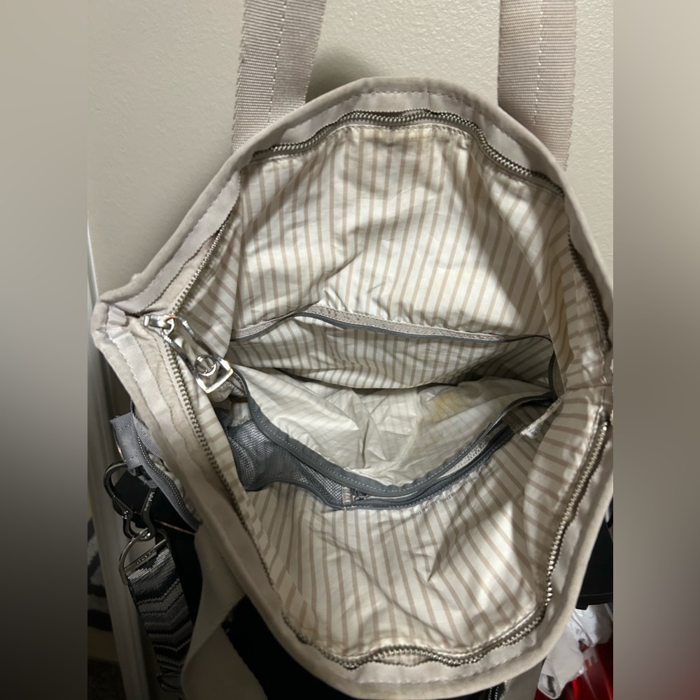 Used lulu lemon bag- grey and off white - Picture 12 of 16